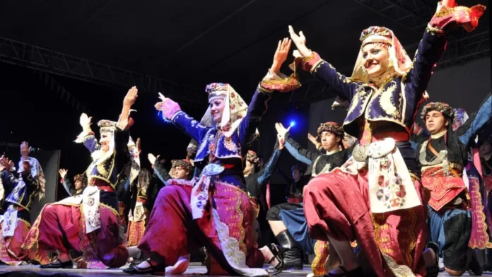 Zeybek: Yılda Cumhuriyet’in Dansı